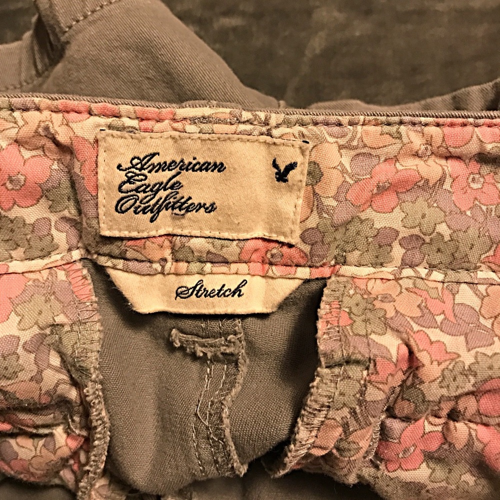 American Eagle Outfitters Shorts Grey. - Picture 3 of 5